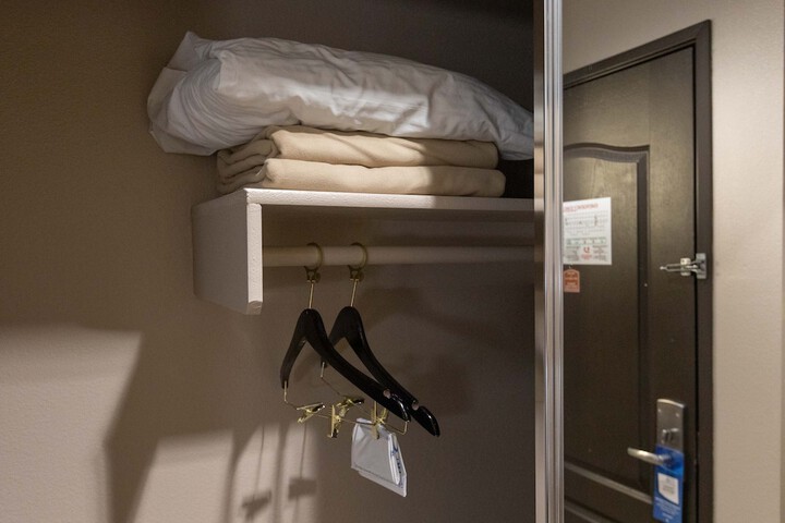 Room 98 of 170