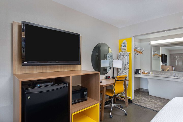 Room 35 of 62