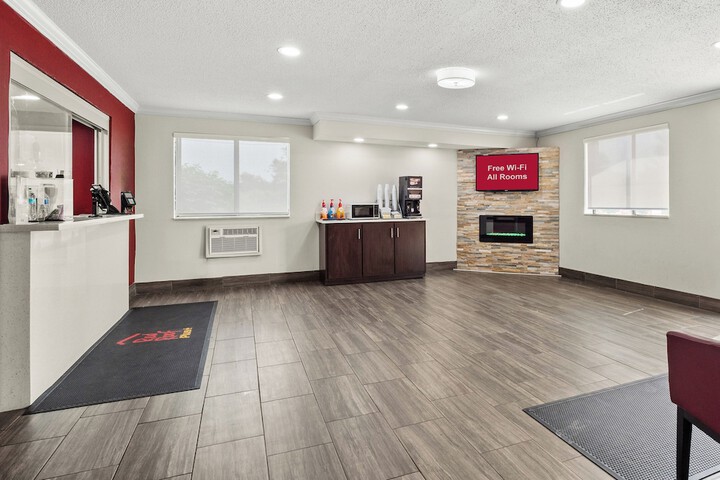 Red Roof Inn PLUS+ Belleville