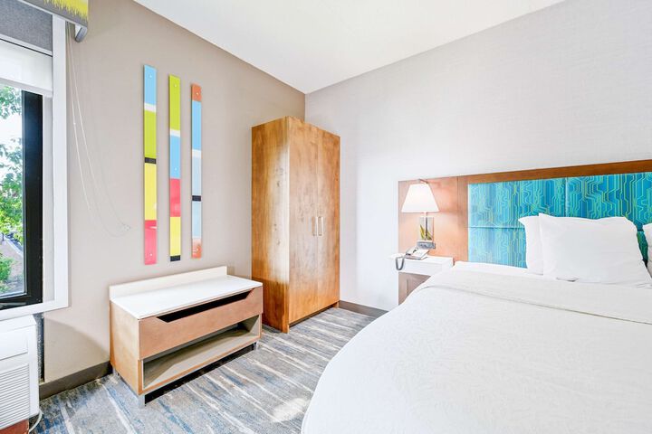 Room 16 of 28