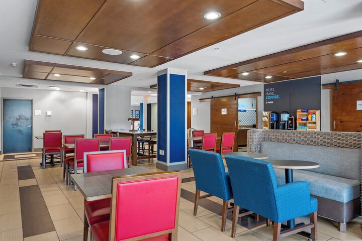 Breakfast/Coffee Service 115 of 125