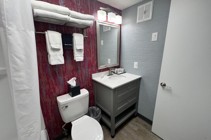 Room 28 of 47