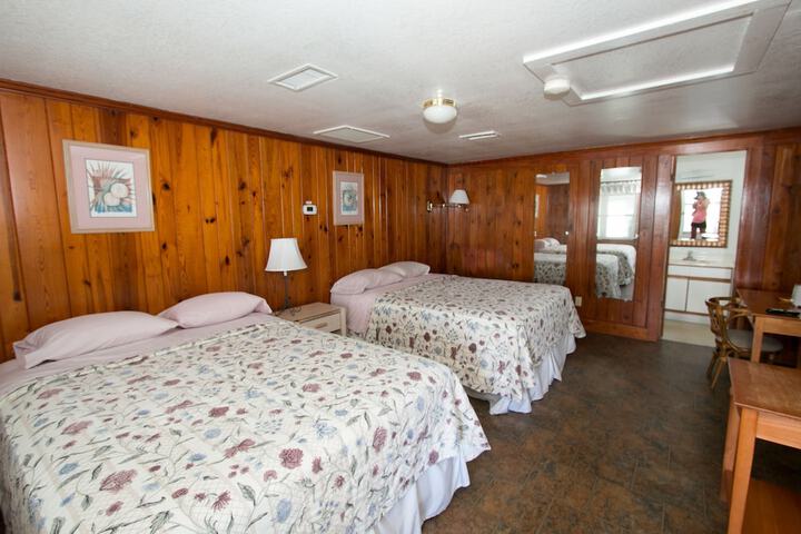 Room 30 of 199