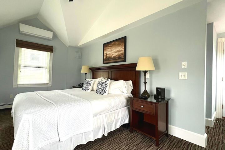 Crowne Pointe Historic Inn & Spa - Adults Only