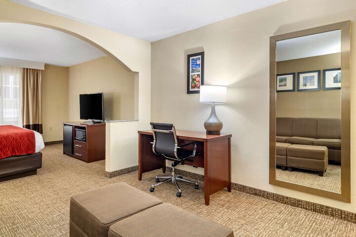 Comfort Inn & Suites Macon North I-75