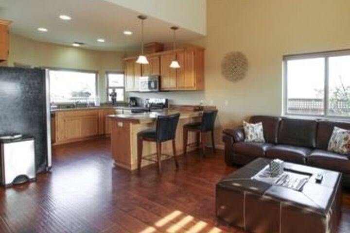 Bungalow at J and J Cellars 1 Br Home by RedAwning