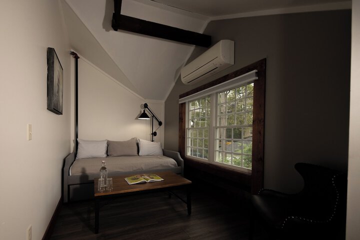 Room 68 of 149