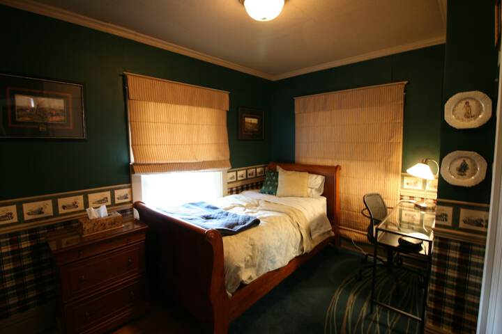 Room 13 of 37