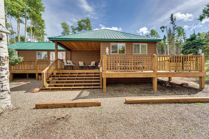 Mountain Views: Cabin in Fort Garland Near Hiking