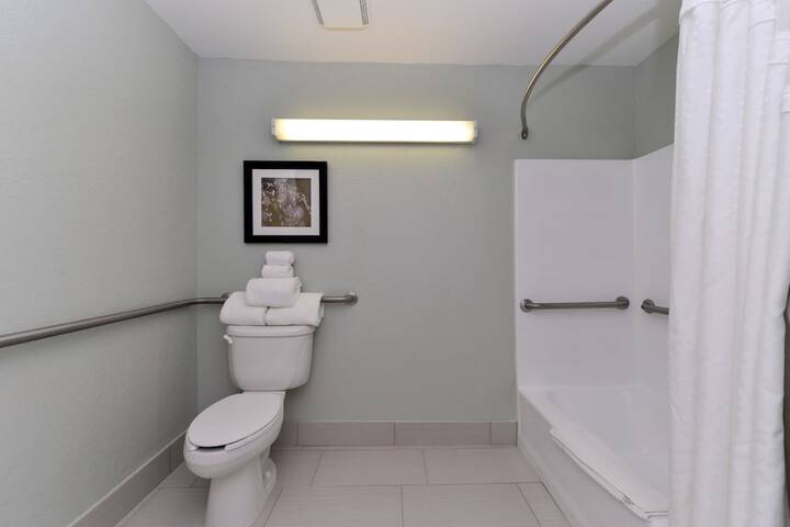 Holiday Inn Express & Suites Naples North - Bonita Springs by IHG