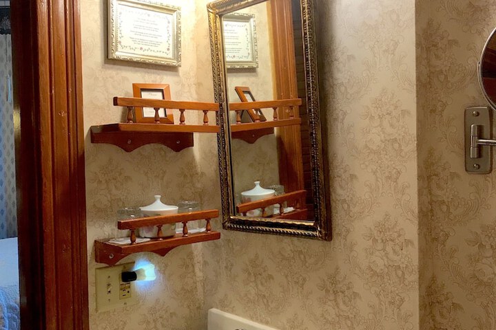 Room 48 of 112