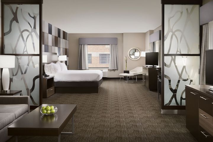 Room 33 of 48