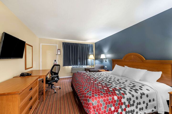 Room 18 of 21