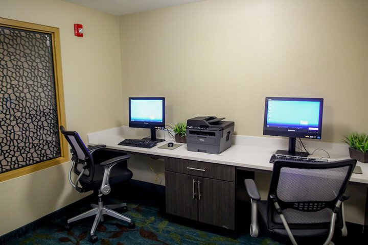Business Center 31 of 32