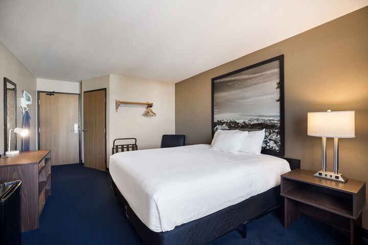 Room 32 of 38
