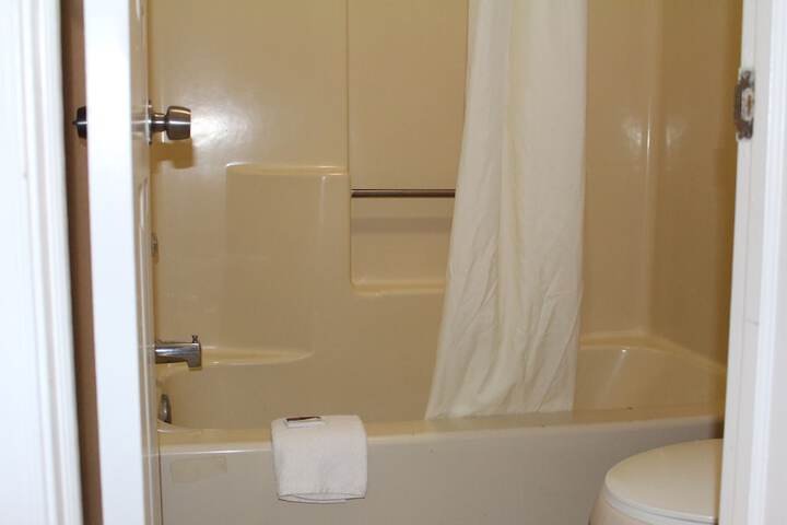 Room 10 of 28