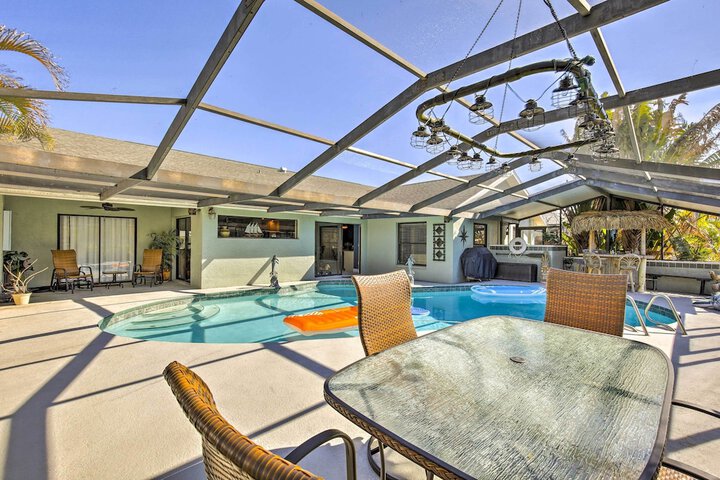 Tropical Apollo Beach House w / Pool & Dock!