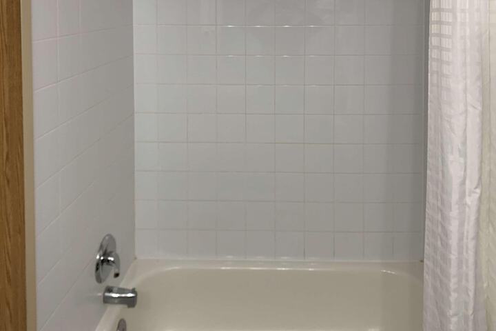 Room 4 of 16