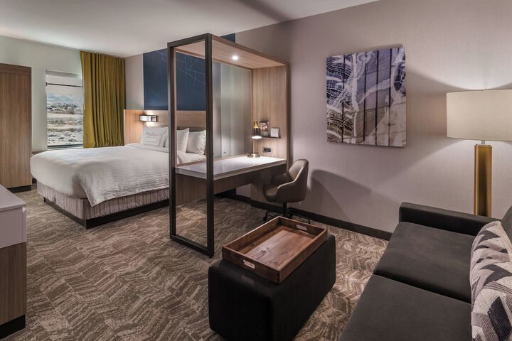 Room 11 of 19