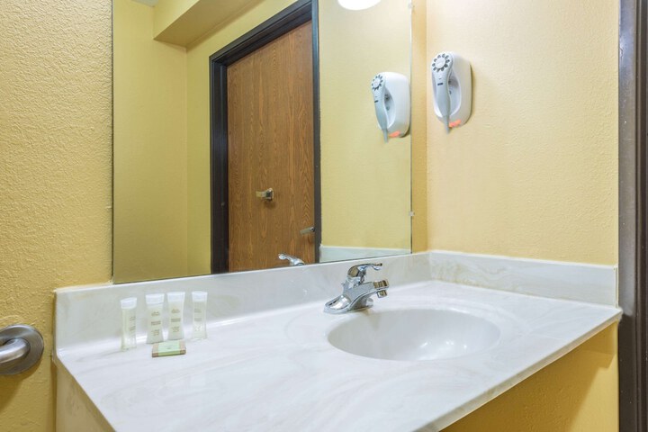 Room 10 of 14