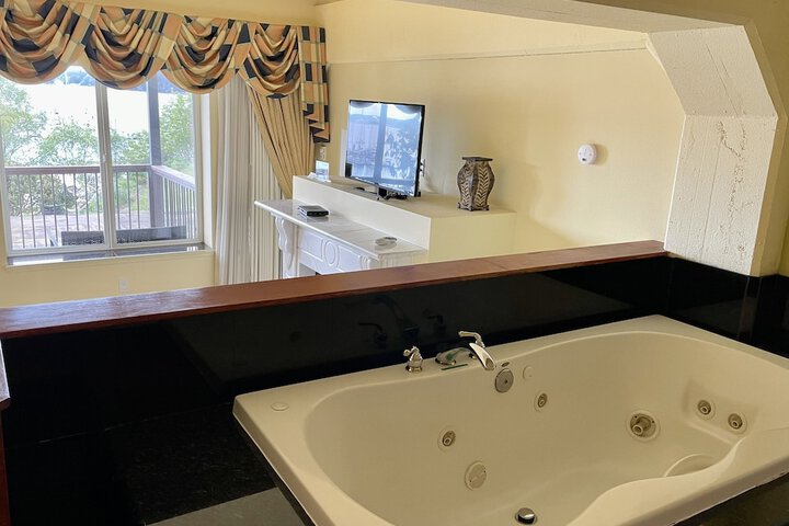 Hot Tub 59 of 63