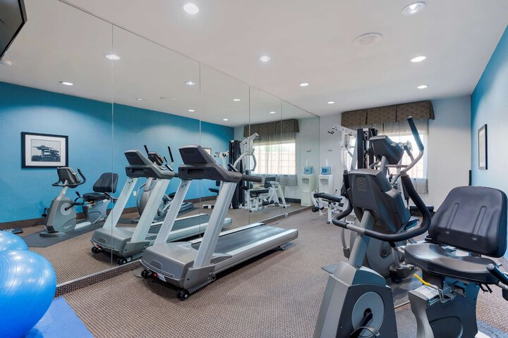 Best Western Plus Arlington North Hotel & Suites