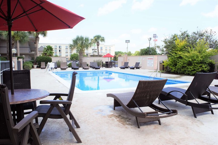 Pool 6 of 34