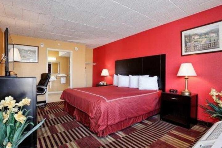 Rodeway Inn University