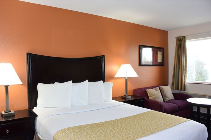 Travelodge Suites by Wyndham Newberg