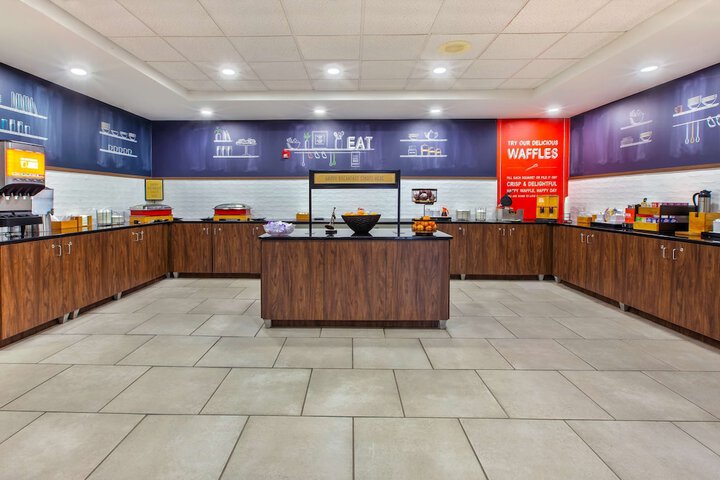Hampton Inn & Suites Cleveland-Airport / Middleburg Heights