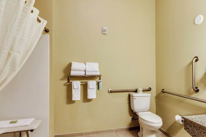 Cobblestone Inn & Suites - Waverly