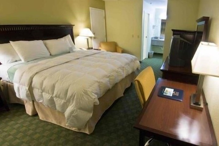 Room 27 of 49