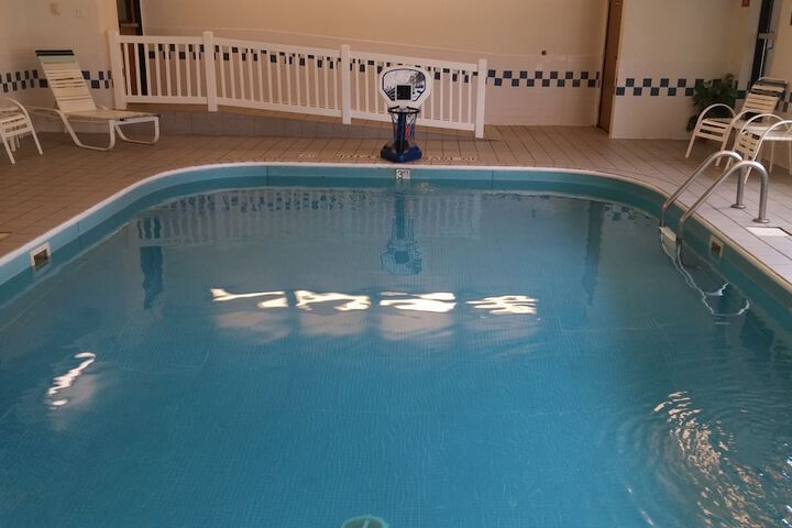 Pool 10 of 76
