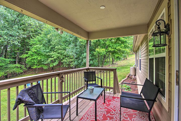 Bella Vista Home: Steps to Mountain Biking Trails!
