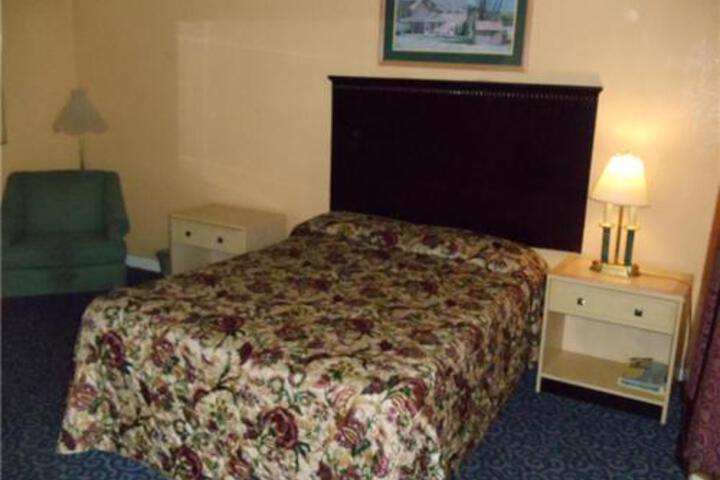 Fernwood Motel