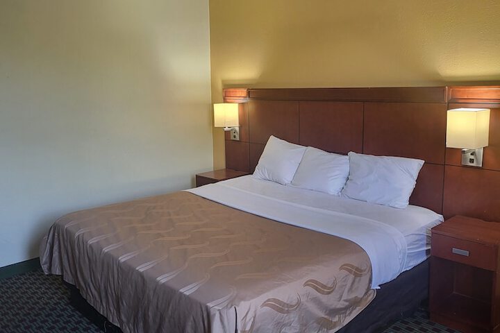 Room 13 of 32