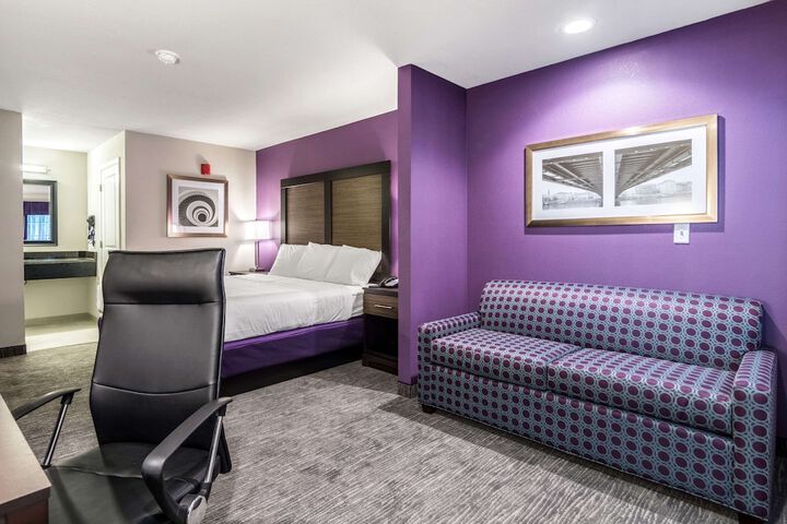 Room 9 of 32