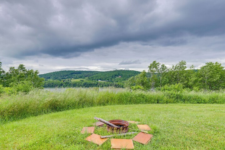 Private Retreat w / Deck: 1 Mi From Cowanesque Lake