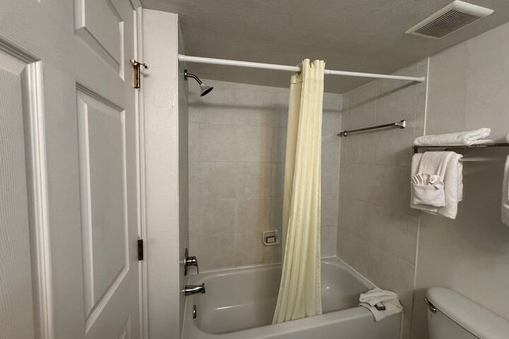 Room 40 of 65