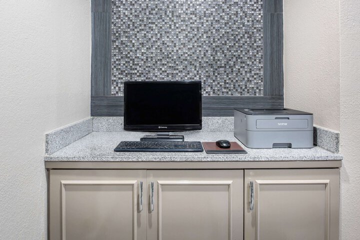 Business Center 23 of 23