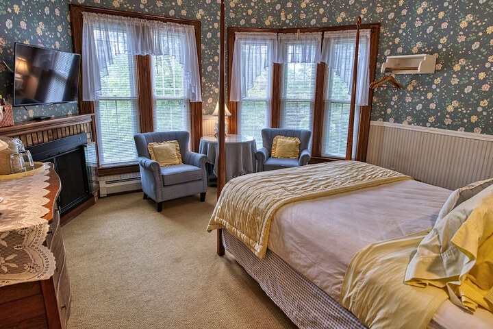 Rockwell Falls Inn and Wine Bar