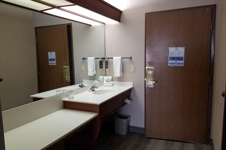 Room 10 of 24