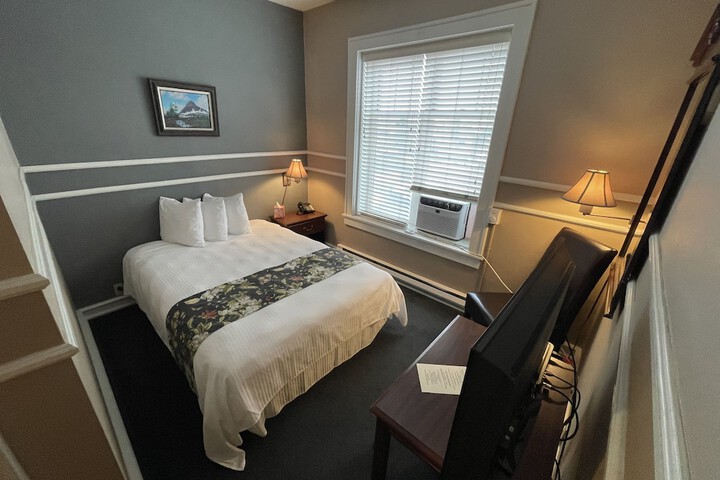 Room 18 of 32