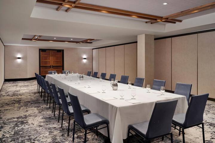 Hotel Alpenrock Breckenridge Curio Collection by Hilton