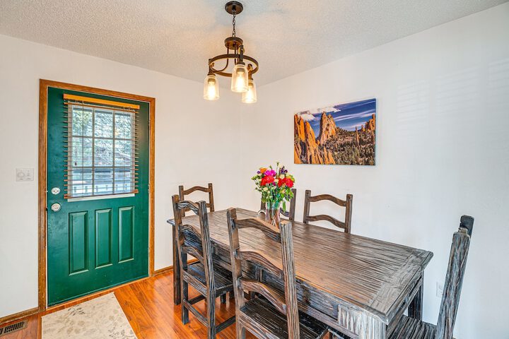 Woodland Park Chalet w / Deck Grill & Mtn Views!