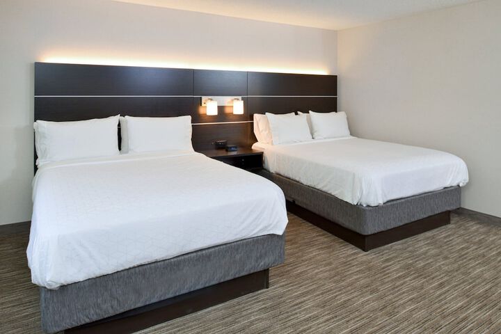 Room 33 of 52