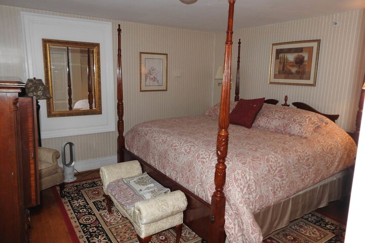 Room 10 of 29