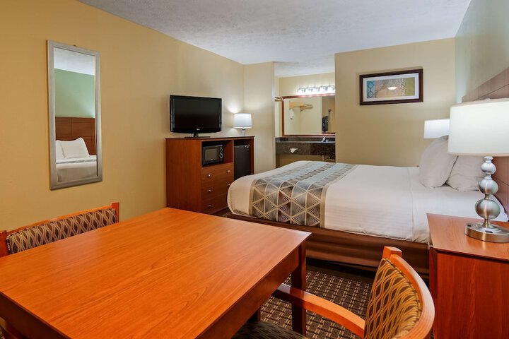 Room 11 of 19