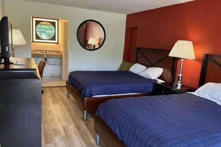 Room 8 of 12