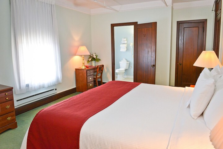 Room 18 of 43